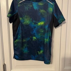 Boys Athletica Textured Blue and Green Active Shirt. Size 6.